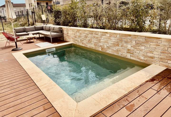 Création de piscine en béton  et terrasses